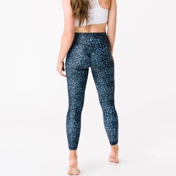 Zyia Active Stone Leopard Scrunchy What - Butt Scrunch Leggings Size 2 - Picture 2 of 7